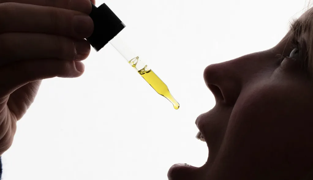 cannabis tincture application under the tongue